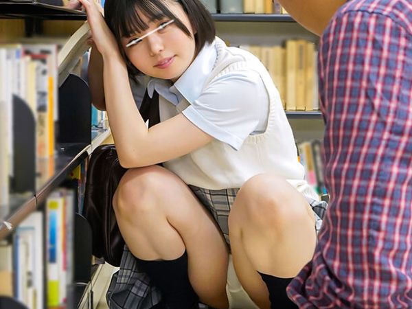 『おじさん私のパンツ見たい？』＜女子高生＞ビッチＪＫが公共の場で中年男を誘ってベロチューから中出しエッチまで許しちゃう！